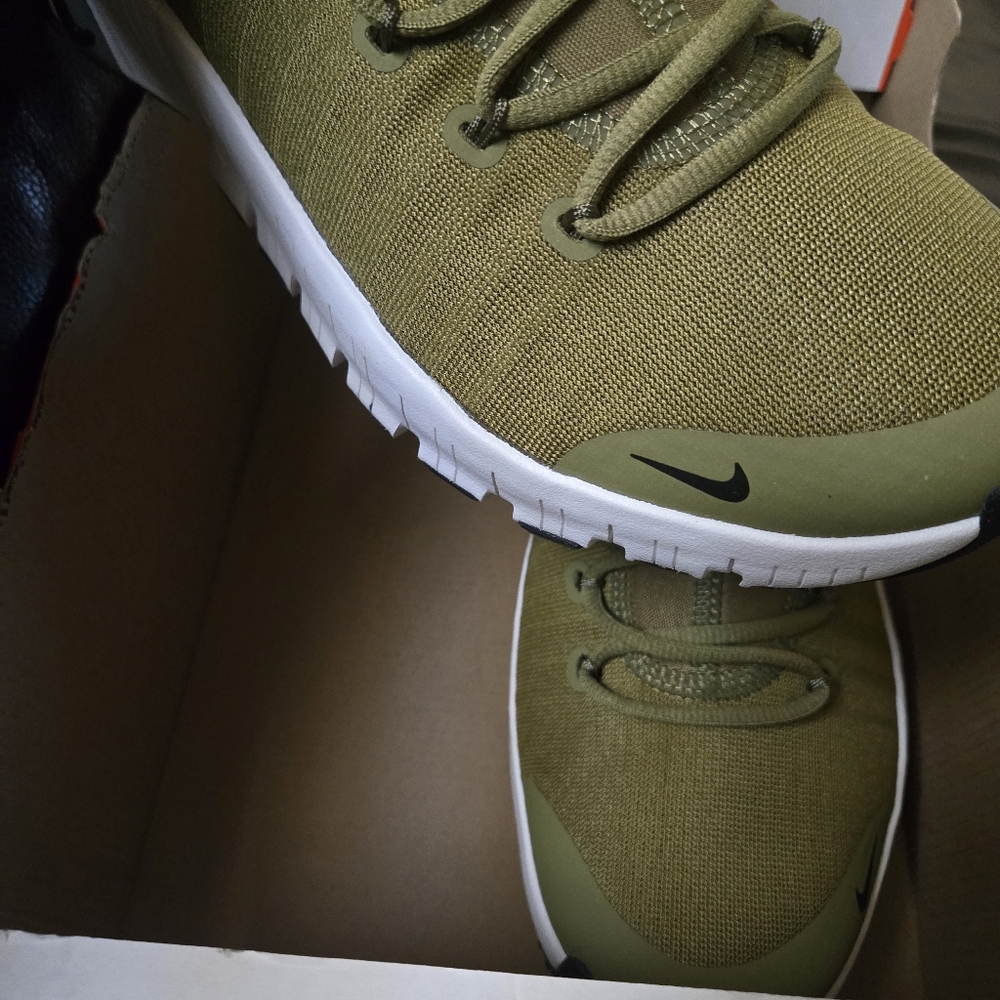 Nike Olive and White Athletic Shoes - Picture 4 of 5